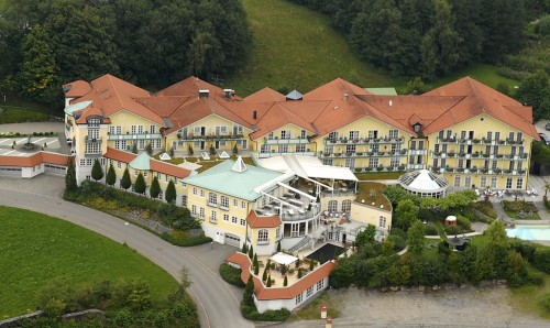 Außenansicht vom Angerhof Sport- & Wellnesshotel